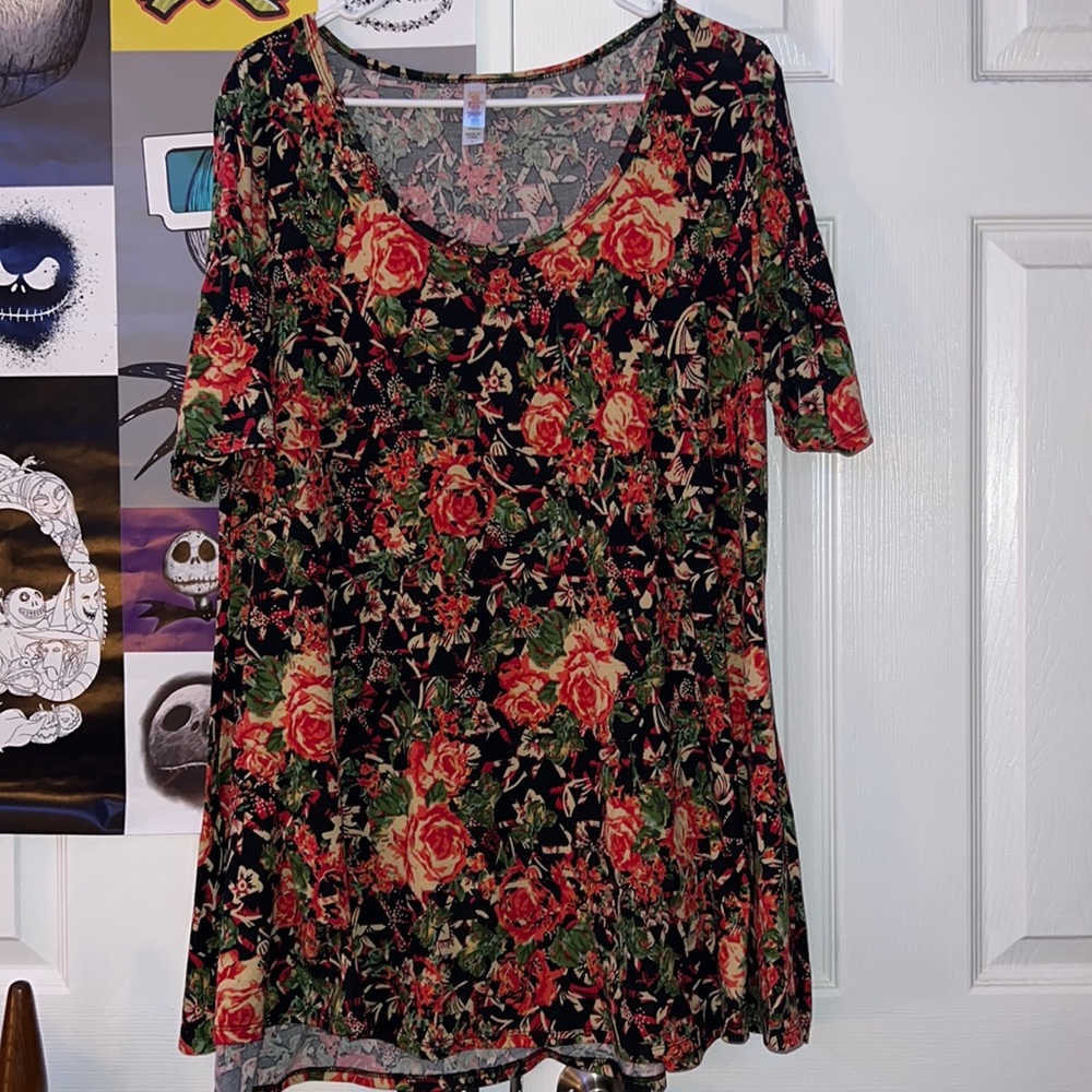 LuLaroe Perfect Tee size Large